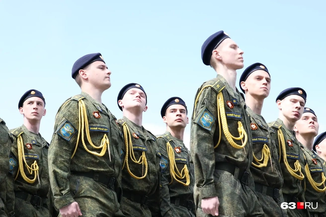 Как серьезны их лица | Источник: Роман Данилкин / 63.RU