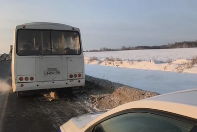 Автобус с детьми сломался по дороге на соревнования