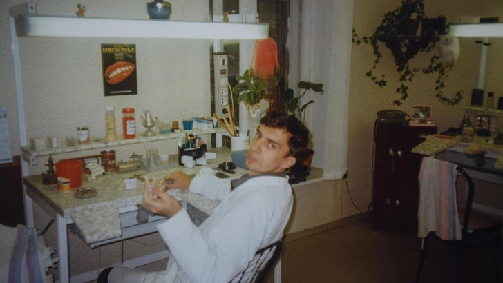 Как воспитание влияет на доход: разбираемся на примере трудоголиков из 1990-х и миллионеров из 2000-х | Источник: Lyudmila2509 / Shutterstock.com