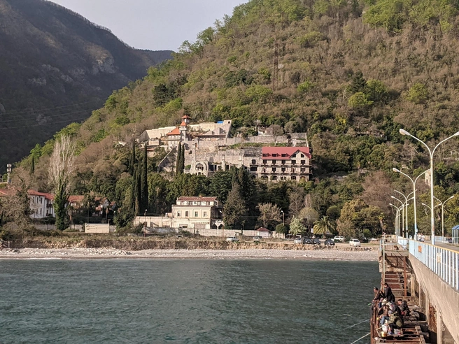 Полуразрушенный замок принца Ольденбургского | Источник: Оксана Витязь