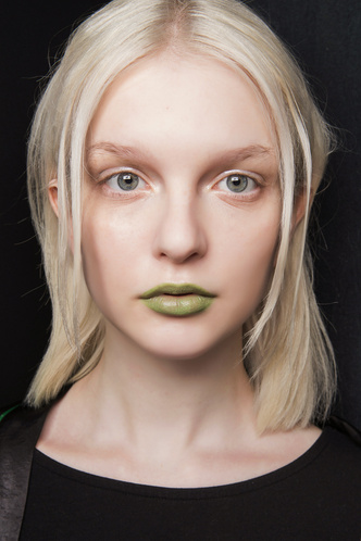Как правильно использовать зеленый цвет в макияже и маникюре
