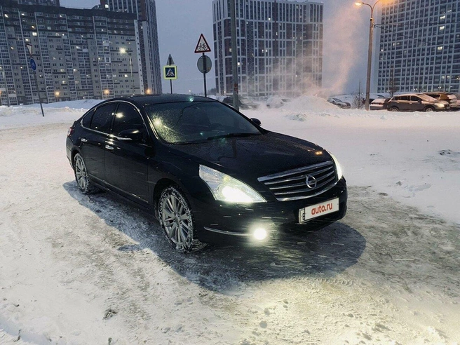 Nissan Teana, в зависимости от года выпуска, стоит на вторичке от 500 тысяч 1,4 миллиона рублей. Конкретно машина на фото стоит 900 тысяч | Источник: auto.ru