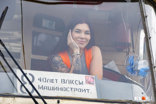 Каинат водит трамвай 8-го маршрута | Источник: Владислав Лоншаков / E1.RU