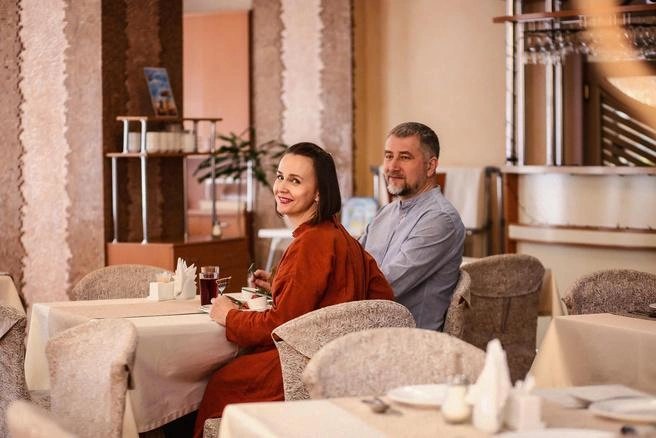 Путевки включают размещение, питание, диагностику и лечебные процедуры на весь период брони | Источник: «Белокуръ»