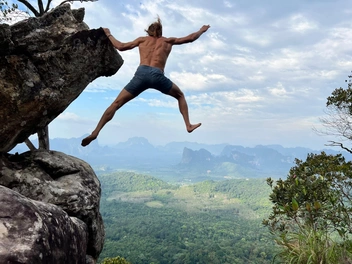 Покоряя высоты, Виктор чувствует себя на своем месте | Источник: Виктор Мусихин / Vk.com