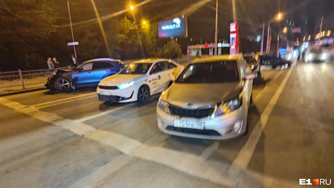 На Infiniti виновника аварии были номера Московской области | Источник: ИА «Ночные новости»