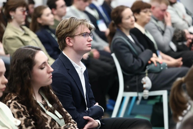 Студенты и преподаватели пообщались с губернатором в режиме диалога и задали главе региона вопросы  | Источник: пресс-служба правительства Челябинской области 