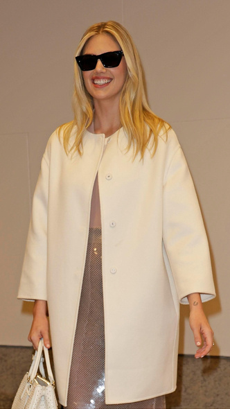 Пайетки и дорогой блеск: Кейт Аптон выглядит бесподобно в самой модной юбке этого лета