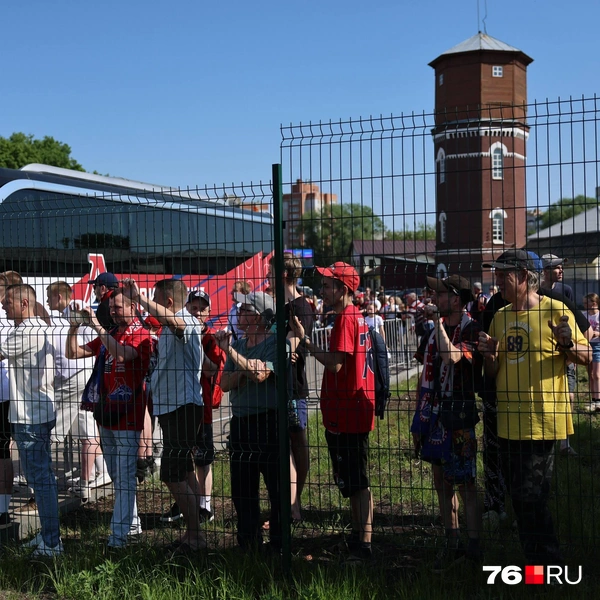 «Локомотив» с поезда сразу пересел на автобус | Источник: Александр Куренной / 76.RU