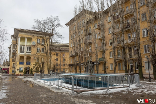 Подаренный Волгограду одним из глав города Евгением Ищенко фонтан не работает уже несколько лет | Источник: Константин Завриков / V1.RU