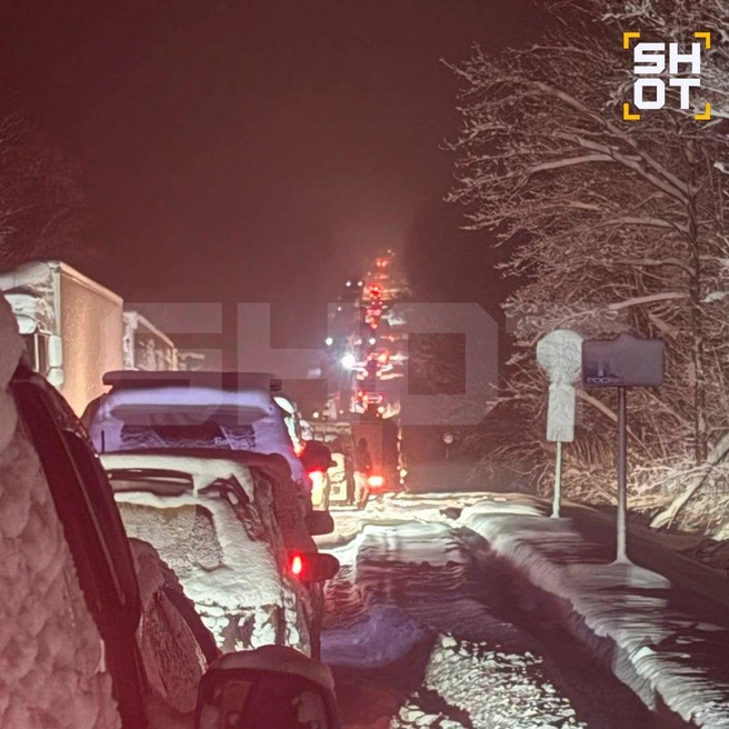 Пробка простирается на многие километры | Источник: Shot / Telegram