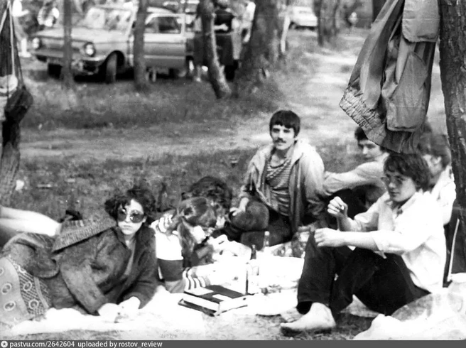 1980–83-е годы. Отдых в Кумженской роще | Источник: Александр Угненко / ok.ru