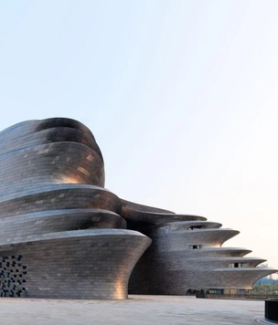 В Шэньчжене открылся музей науки и технологии по проекту Zaha Hadid Architects