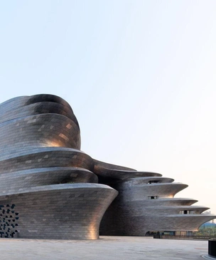 В Шэньчжене открылся музей науки и технологии по проекту Zaha Hadid Architects