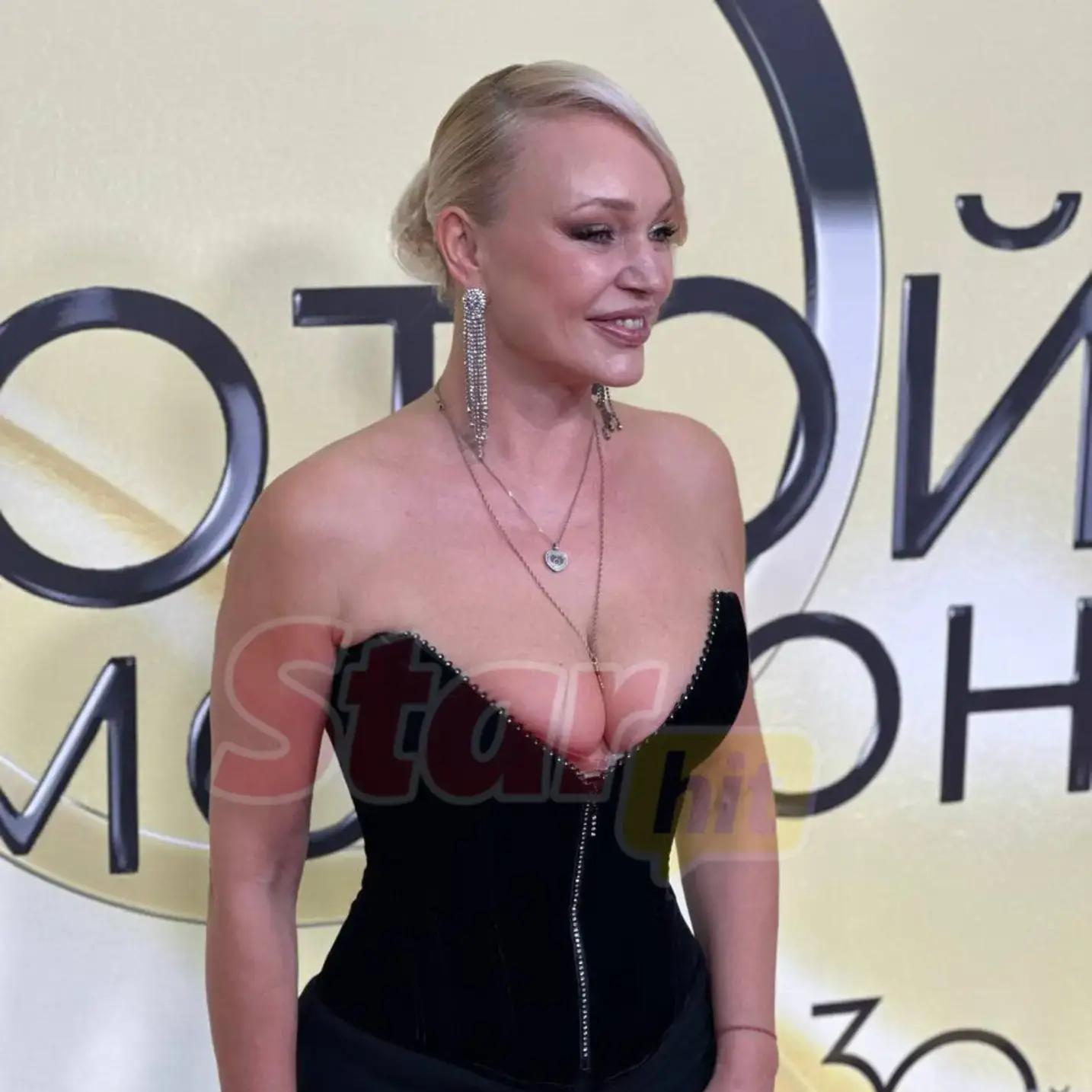 Лепс защищает Кибу от Бони, Asti позирует в мужском костюме, Довлатова едва дышит в корсете: 2 день «Золотого граммофона»