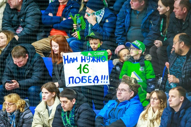 У юных болельщиков хватает сил верить в «Салават Юлаев», но вот не все взрослые в восторге | Источник: ХК «Салават Юлаев»