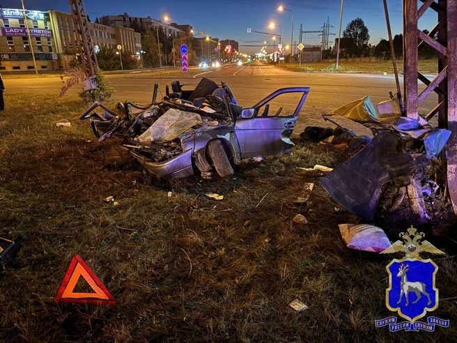 Автомобиль словно бы разорвало на части | Источник: ГУ МВД России по Самарской области