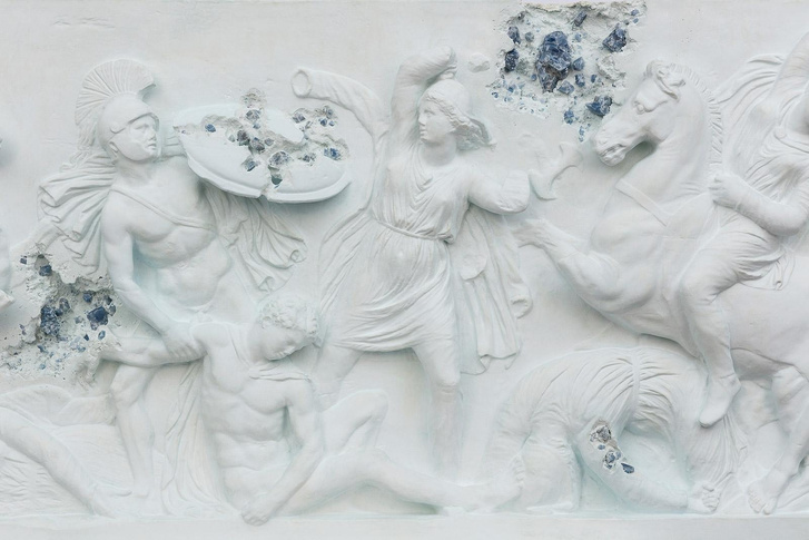 Античные скульптуры на выставке Дэниела Аршама в Париже (фото 0)