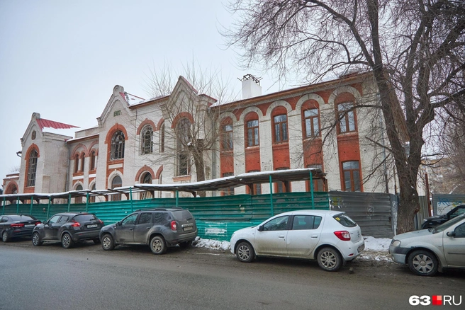 Больницу построили в 1907–1908 годах на деньги самарского купца 1-й гильдии Антона Николаевича Шихобалова по проекту архитектора Александра Александровича Щербачёва | Источник: Роман Данилкин / 63.RU