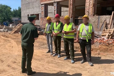 Военные следователи проверили рабочих на стройке в Ярославле