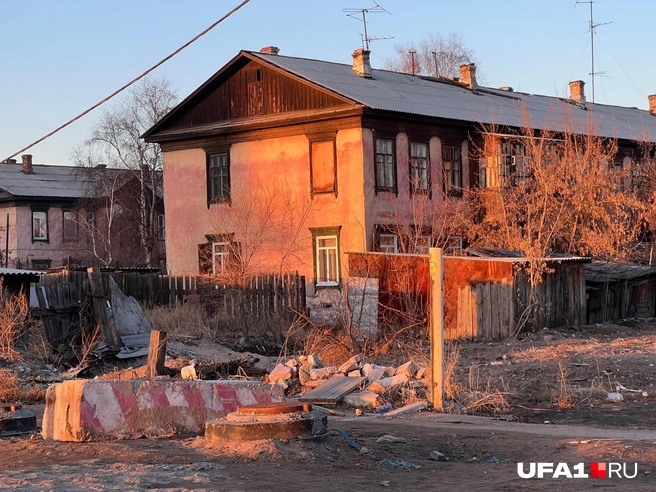 Зарево освещает дома&nbsp;— и кажется, что не всё так плохо | Источник: Андрей Бирюков / UFA1.RU