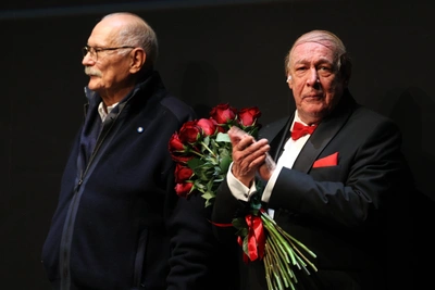 Облысевший дед в одних трусах: как прошел первый спектакль с Михаилом Ефремовым после УДО