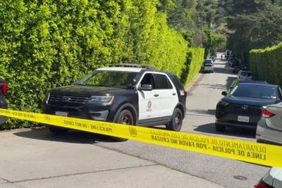 Рианна чудом избежала смерти, когда в её доме стреляли