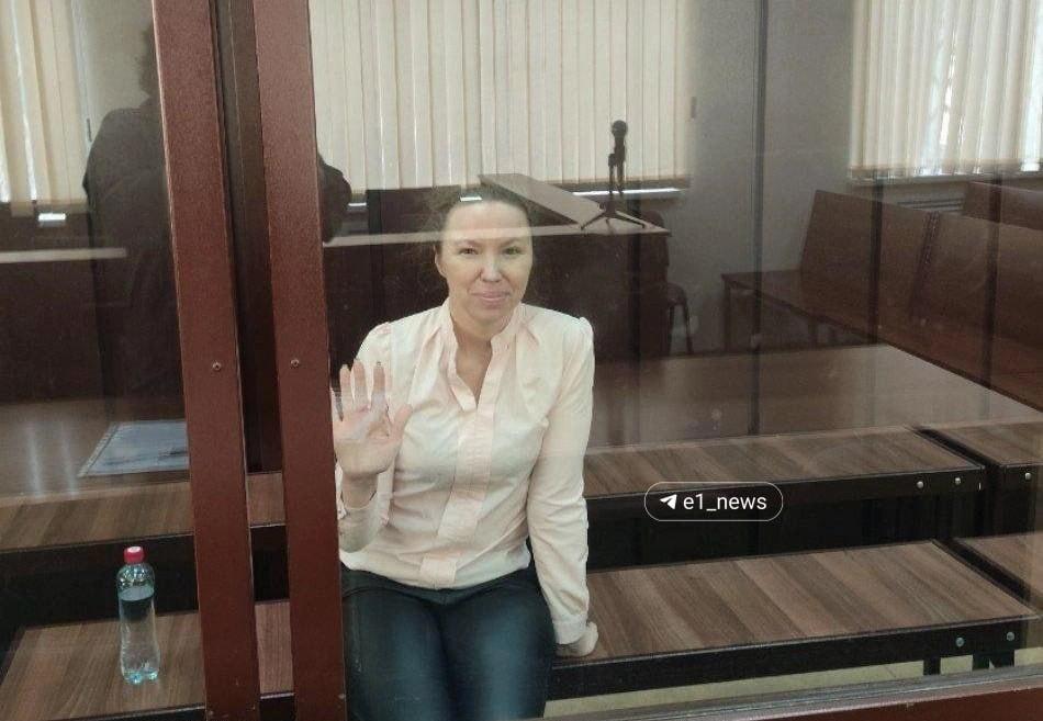 В Екатеринбурге оправдали учительницу, которую обвинили в найме киллера для бывшего