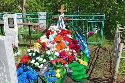 Появились фото могилы мальчика, погибшего в ДТП под Тюкалинском