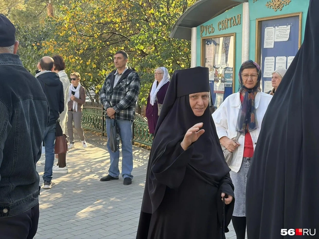 Даже монахини в этот день вышли в свет | Источник: Николай Сальников / 56.RU