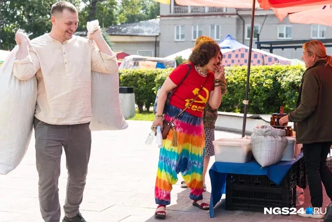 Футболки «СССР» в Шушенском не редкость | Источник: Мария Ленц / NGS24.RU