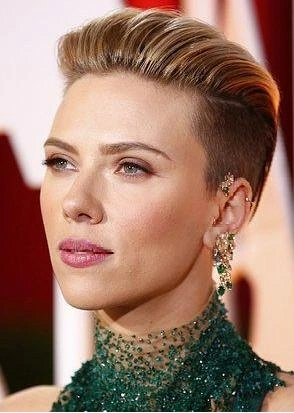 Скарлетт Йоханссон носила стрижку фейд | Источник: Gareth Cattermole / Getty Images