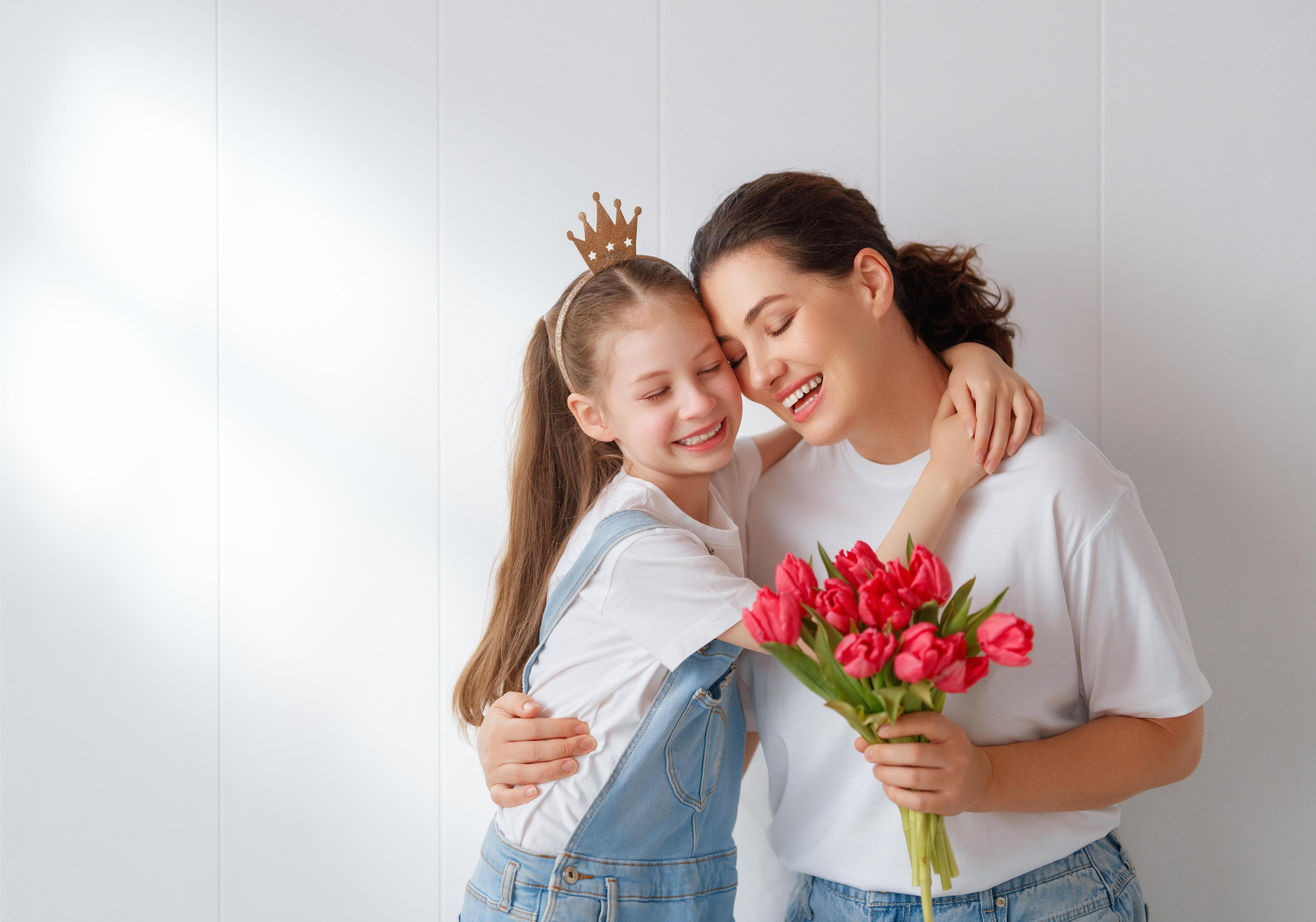 Открытки ко Дню матери своими руками: три идеи, которые можно сделать за один вечер