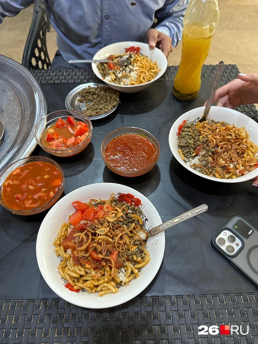 Обед в местной забегаловке | Источник: Габриелла Захарова / 26.RU