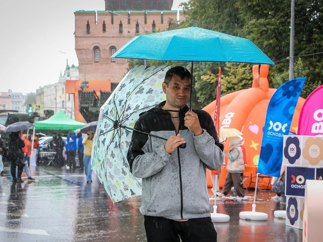 Один зонт хорошо, а два — лучше! | Источник: Наталья Бурухина / NN.RU