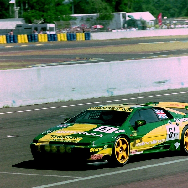 Lotus Esprit Sport 300 | Источник: Martin Lee/Wikimedia Commons