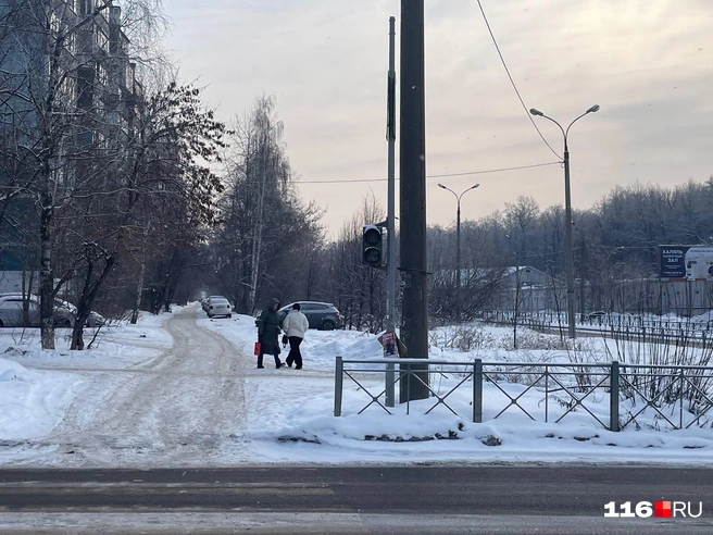 Так сегодня выглядел один из неработающих светофоров | Источник: Мария Вишенина / 116.RU