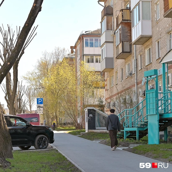 На улице 9 Мая много жилых пятиэтажек | Источник: Василина Любимова / 59.RU