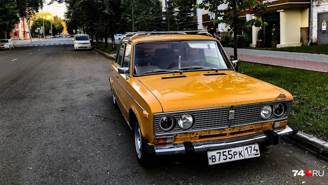 Семейство «Жигулей» выпускалось АВТОВАЗом более 40 лет. К 2000-м годам машины сильно устарели, зато были по-настоящему доступные | Источник: Артем Краснов