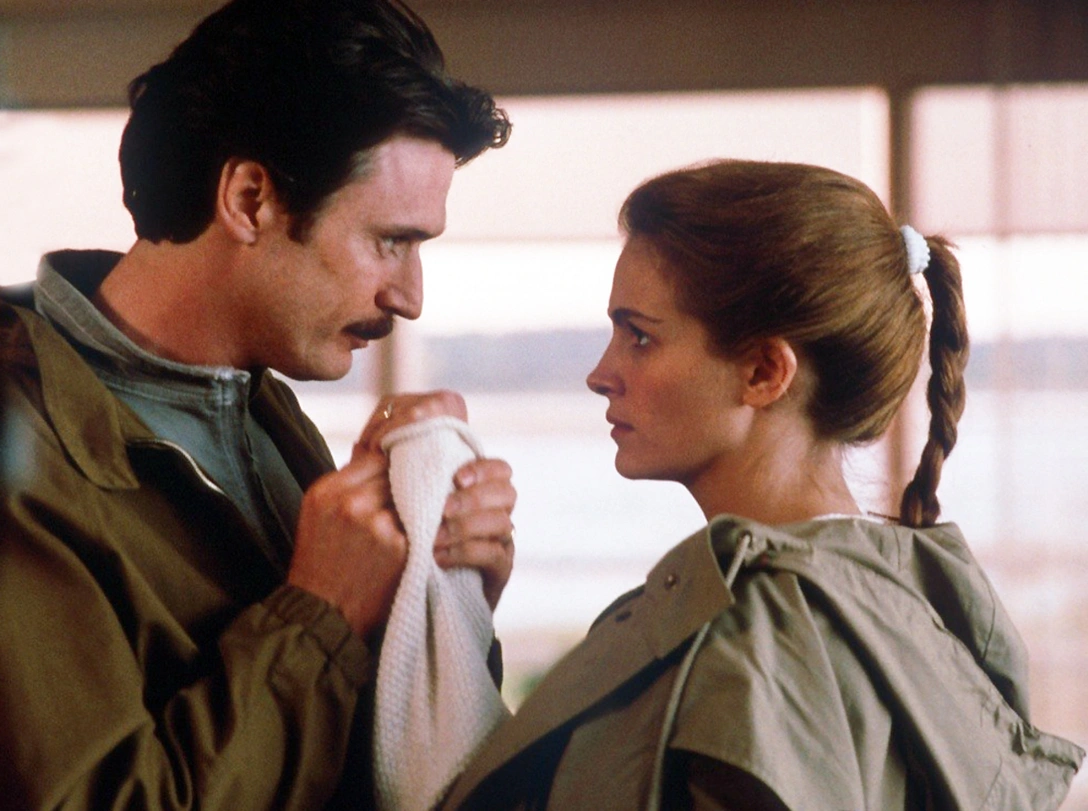 Кадр из фильма «В постели с врагом» (1991) | marieclaire.ru