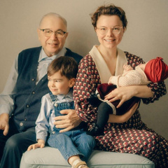 Папина радость: Татьяна Брухунова показала новое фото мужа и сына