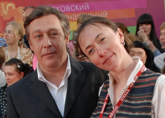 Жена Ефремова Софья: «Информация про наш развод — ложь. По окончании карантина я поеду к мужу»