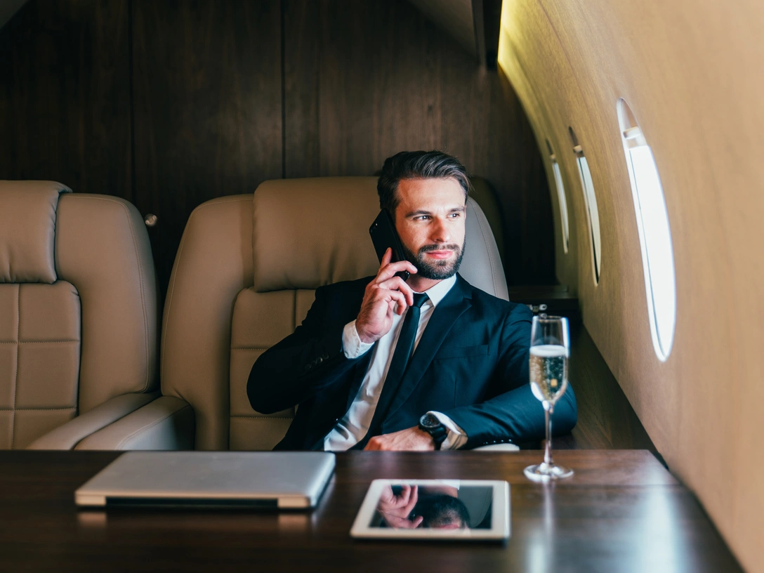 Два знака зодиака, которые чаще всех становятся миллиардерами, — проверьте дату рождения | marieclaire.ru