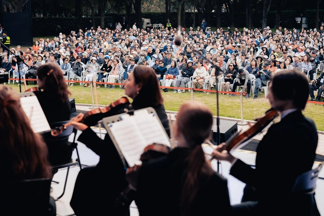 Губернатор Александр Моор отметил, что событие стало значимым шагом в расширении культурных связей между Россией и Китаем | Источник: пресс-служба Тюменского филармонического оркестра