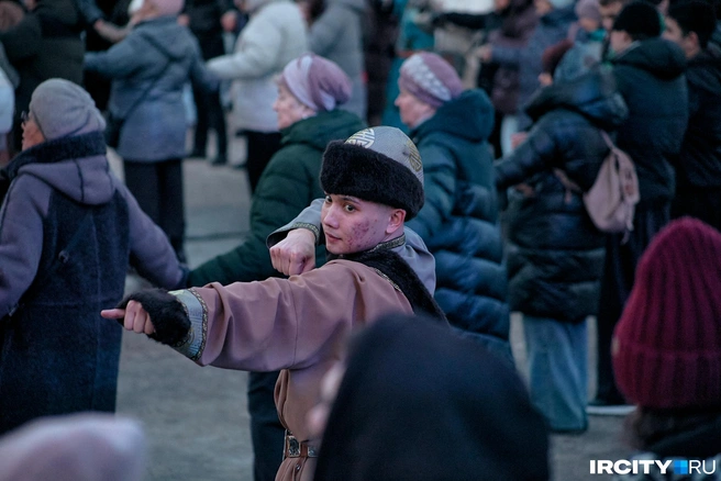 Людям показывали, какие движения и в какой очередности нужно совершать | Источник: Даниил Конин / «ИрСити»