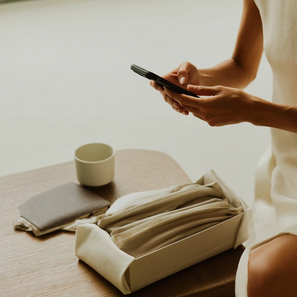 «Психология бедности»: почему покупки на маркетплейсах могут мешать вам разбогатеть | Источник: theDay/higgsfield