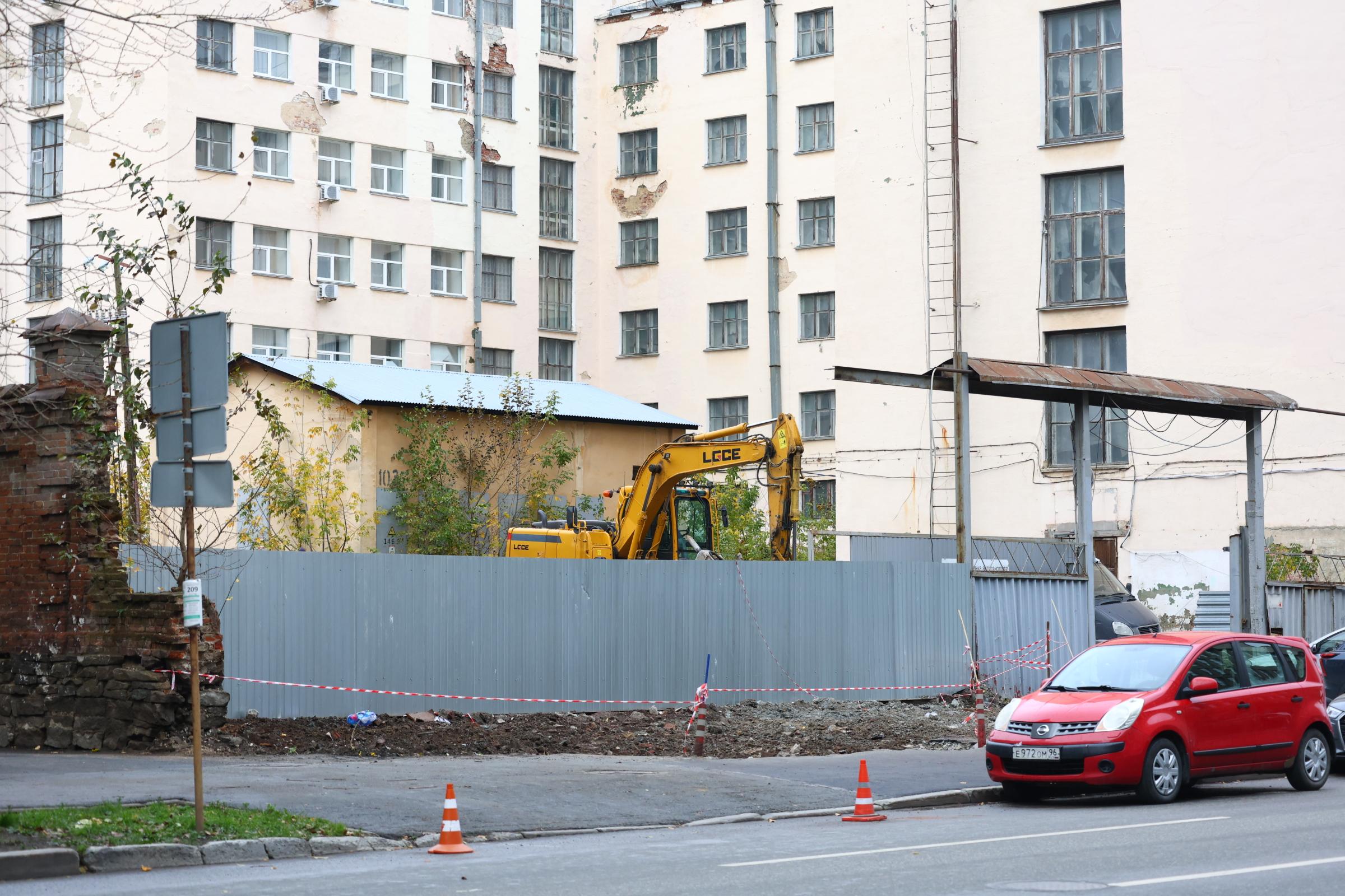 В центре Екатеринбурга снесли здание легендарного магазина