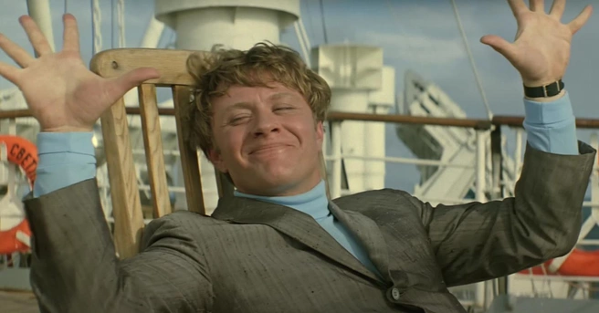 Эти песни звучали из каждого телевизора. Тест по легендам советского кино — проверьте себя! | Источник: кадр из к/ф «Бриллиантовая рука»