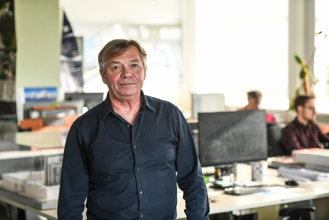 Алексей Куковякин посетовал, что из-за коронавируса многие контакты бюро и партнеров пострадали, из-за этого сдвигаются сроки воплощения проекта | Источник: Артем Устюжанин / E1.RU