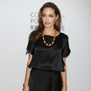 О каком платье мечтает Анджелина Джоли?